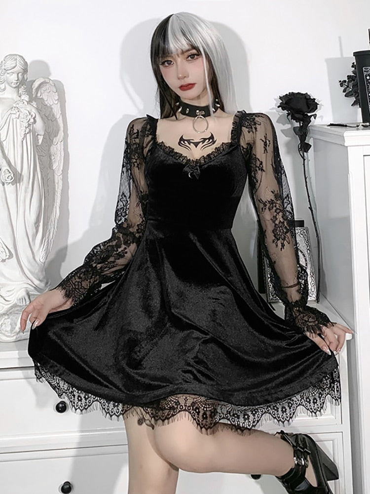 Vestidos Vintage góticos de terciopelo oscuro para mujer, vestido negro Grunge de retazos de encaje, ropa de fiesta de otoño acampanada de manga larga