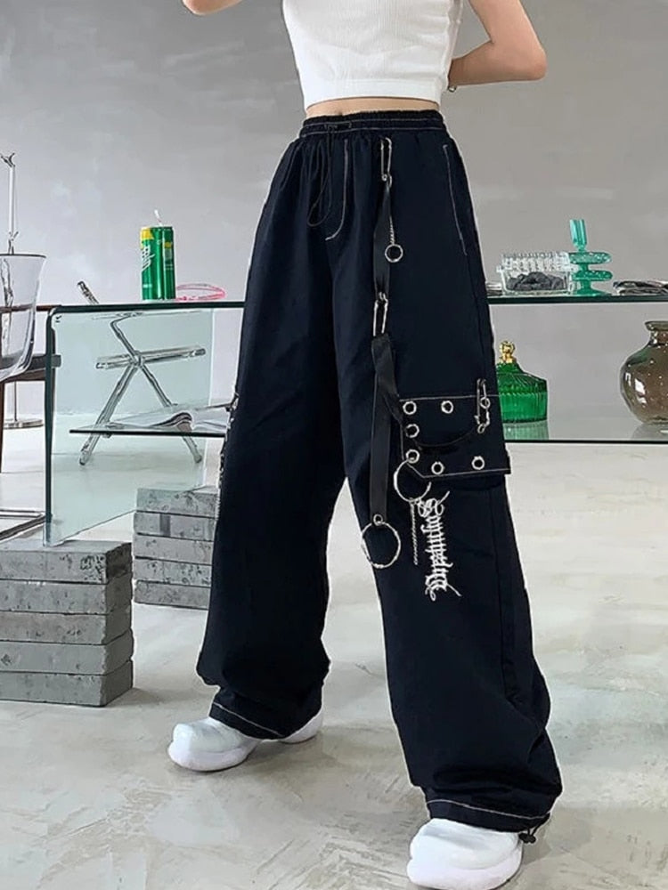 QWEEK gótico Harajuku negro Cargo pantalones mujer cadena pierna ancha Goth Hippie Streetwear pantalones blancos sueltos mujer holgado moda