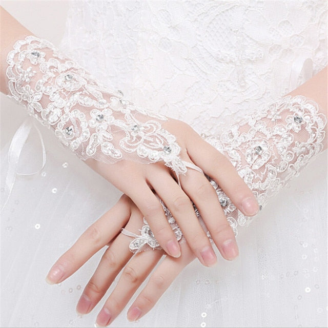 1 par de 2 estilos de guantes de novia blancos/rojos/Beige, elegante párrafo corto, guante de encaje blanco con diamantes de imitación, hermosos accesorios de boda