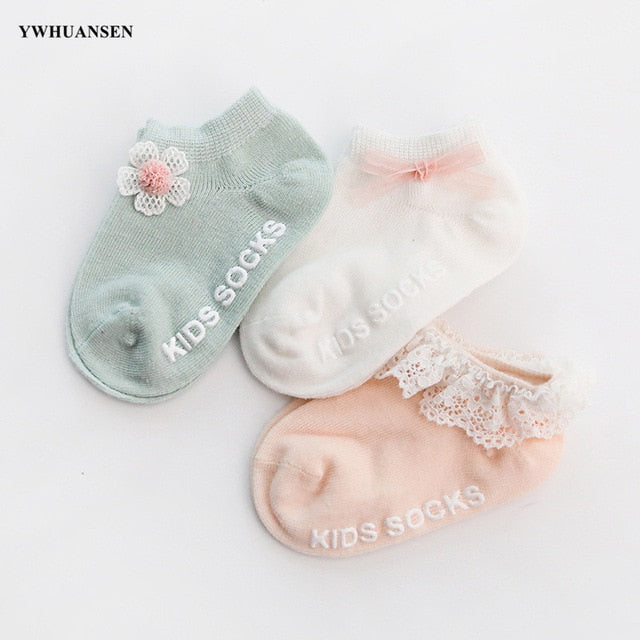 3 Paar/Los 0 bis 24 M Frühlings-Sommer-Baby-Socken-Normallack-Säuglingsbaby-Boden-Socken-weiche Baumwollanti-Rutsch-Boots-Socken für Mädchen