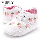 Zapatos de niña de encaje blanco bordado floral zapatos suaves Prewalker Walking Toddler Kids Shoes First Walker envío gratis
