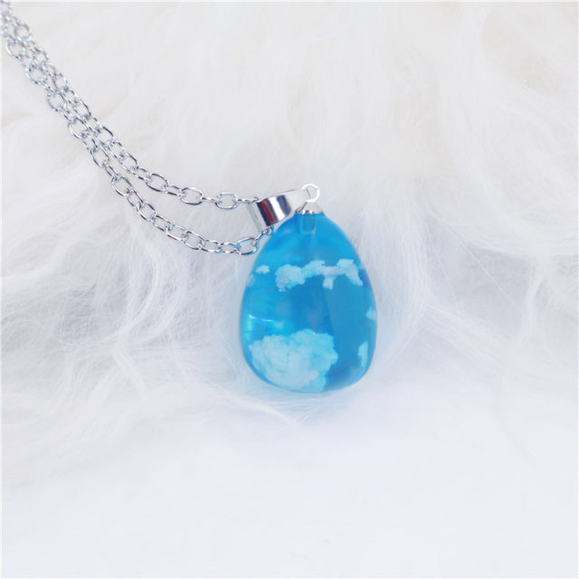 Schicke transparente Harz-Runde-Kugel-Mond-Anhänger-Halsketten-Frauen-blauer Himmel-weiße Wolken-Ketten-Halsketten-Modeschmuck-Geschenke für Mädchen