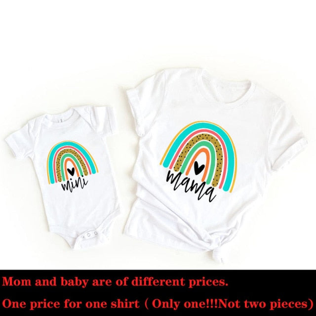 1 Uds. Camiseta de arcoíris para mamá y yo, ropa a juego familiar a la moda, camiseta de arcoíris para mamá y Mini, conjuntos bonitos de aspecto familiar