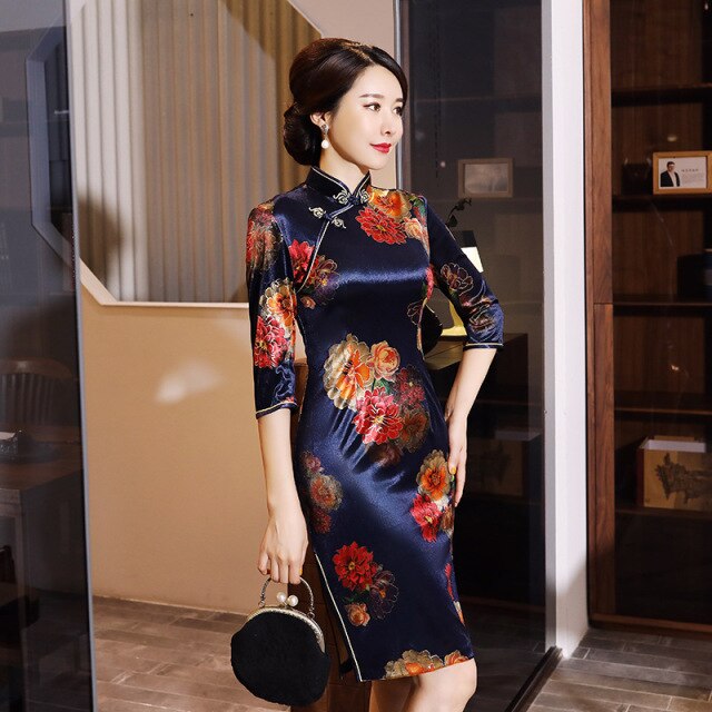 2021 Neue Frauen Kleid Vintage Velours Chinesisch Traditionelles Kurzes Cheongsam Dreiviertel Ärmel Stehkragen Schlank Plus Größe Kleid