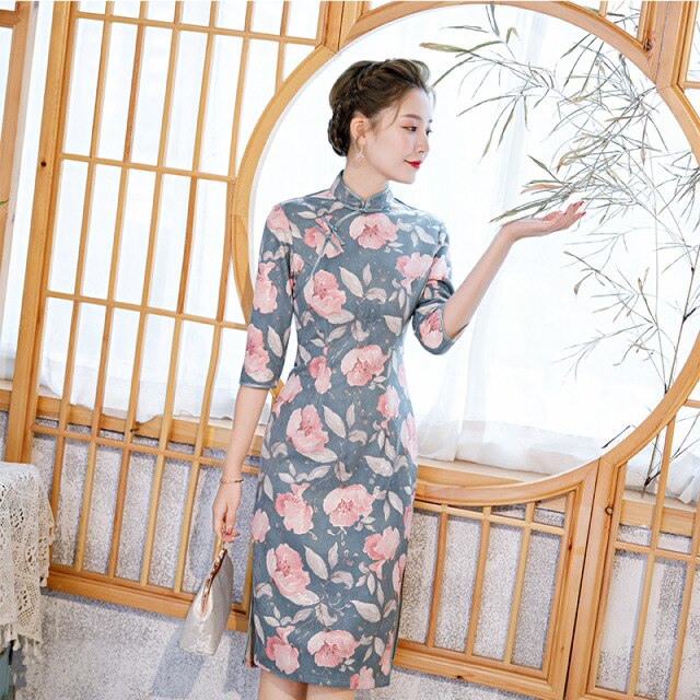 Cheongsam-Brautjungfernkleid im chinesischen Stil, modifiziertes Cheongsam im langen, schlanken Retro-gedruckten Cheongsam-Kleid qipao modern