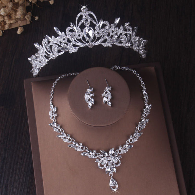 Wunderschöne Silber Farbe Kristall Brautschmuck Sets Mode Diademe Krone Ohrringe Halsband Halskette Frauen Hochzeitskleid Schmuck Set