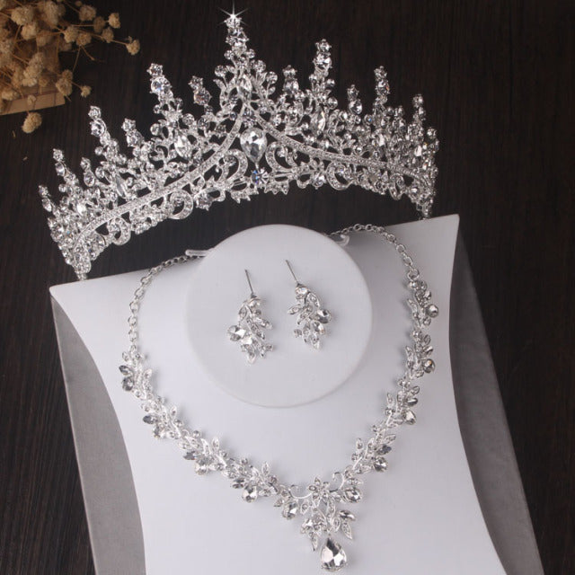 Wunderschöne Silber Farbe Kristall Brautschmuck Sets Mode Diademe Krone Ohrringe Halsband Halskette Frauen Hochzeitskleid Schmuck Set